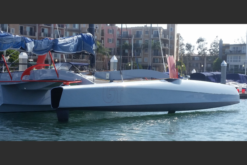 Racing trimaran