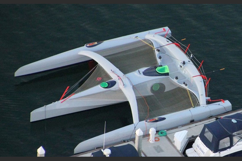 Racing trimaran